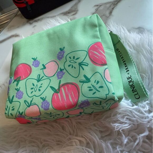 CLINIQUE X DRAWRBERTSON MAKEUP BAG – FRUIT PRINT - Picture 15 of 17